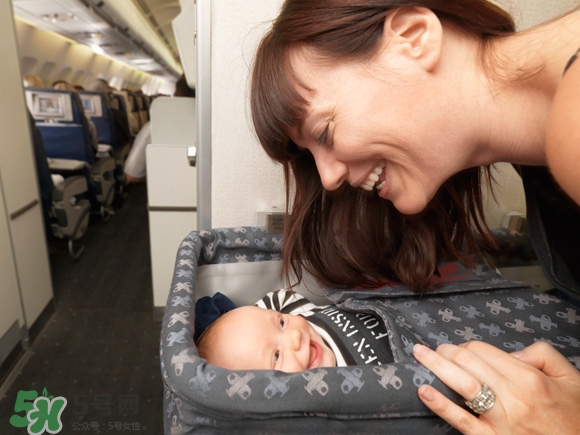 兒童安全座椅要坐到幾歲？?jī)和踩芜m合多大的孩子？