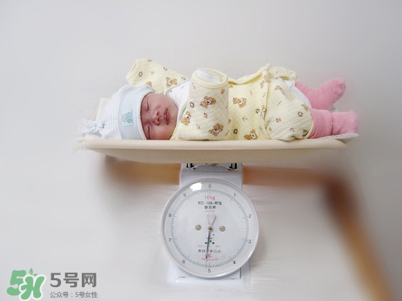 新生兒尿不濕怎么選？新生兒尿不濕什么牌子好？