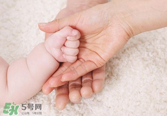 未滿月的寶寶可以剪指甲嗎？寶寶多久剪一次指甲？