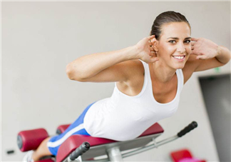 羅馬椅挺身很傷腰嗎？羅馬椅挺身對腰有傷害嗎？