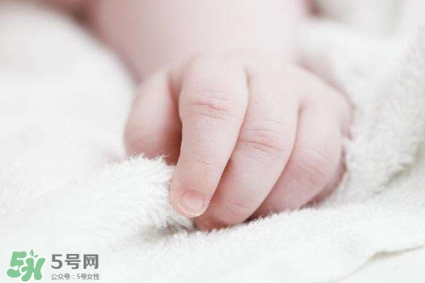 未滿月的寶寶可以剪指甲嗎？寶寶多久剪一次指甲？