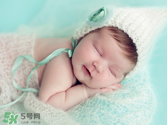 嬰兒幾個月可以做寶寶椅？嬰兒安全椅安裝方法