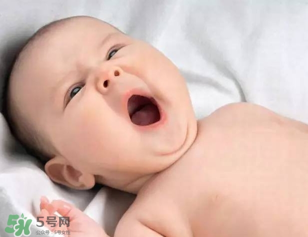 寶寶晚上哭鬧是怎么回事？寶寶晚上哭鬧不睡覺怎么辦？