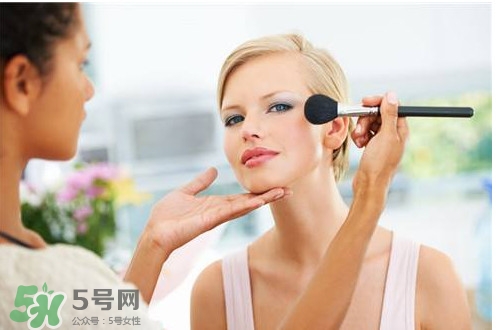 哺乳期可以化妝嗎？哺乳期化妝對(duì)寶寶有影響嗎？