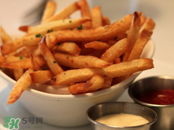 薯條可以用微波爐加熱嗎？薯條怎么加熱？