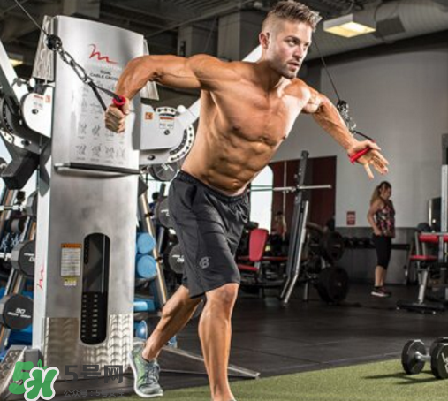 龍門架怎么練下胸？龍門架練胸動(dòng)作有哪些？