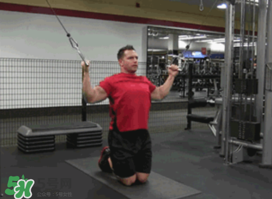 龍門架怎么練背？龍門架練背動(dòng)作推薦