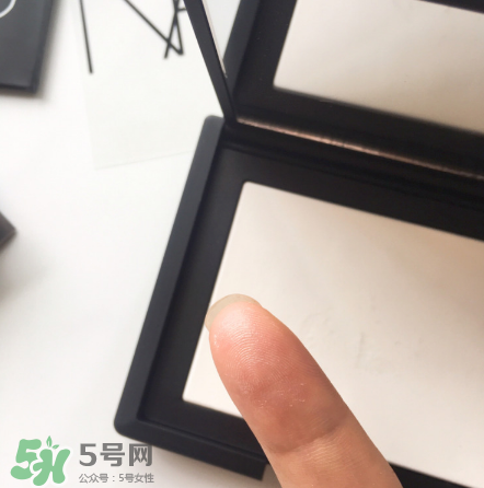 NARS高光蜜粉餅怎么樣？NARS高光蜜粉餅好用嗎？