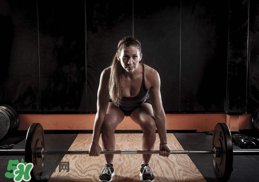 硬拉鍛煉哪些肌肉？硬拉有什么好處？