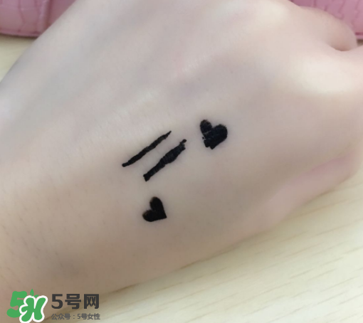 美寶蓮眼線液筆怎么樣？美寶蓮眼線液筆暈染嗎？