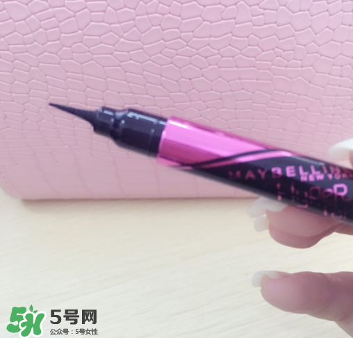 美寶蓮眼線液筆怎么樣？美寶蓮眼線液筆暈染嗎？