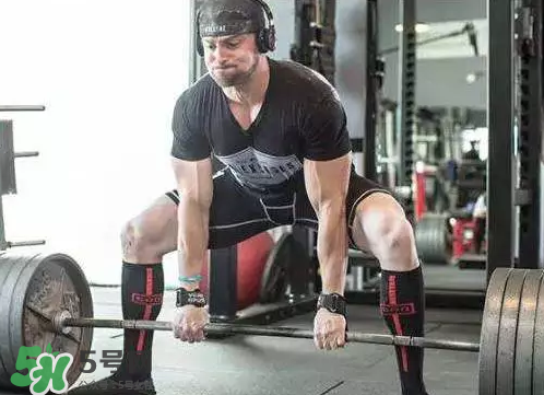 硬拉要放地上嗎？硬拉要觸地嗎？