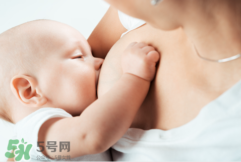 母乳喂養(yǎng)胸部會(huì)變形嗎？如何避免產(chǎn)后乳房變形？