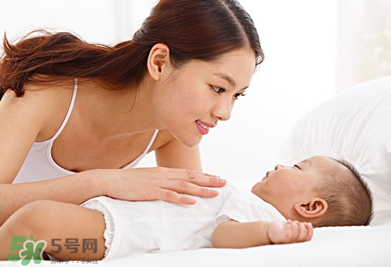 怎么哄寶寶入睡？哄寶寶睡覺的方法