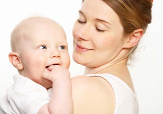 母乳喂養(yǎng)胸部會變形嗎？如何避免產(chǎn)后乳房變形？