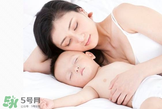 寶寶睡覺突然大哭是什么原因？寶寶睡覺突然哭醒怎么辦？