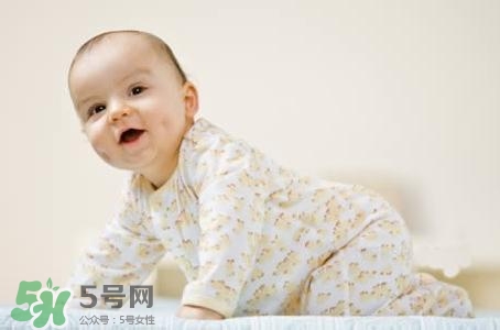 寶寶睡覺突然大哭是什么原因？寶寶睡覺突然哭醒怎么辦？