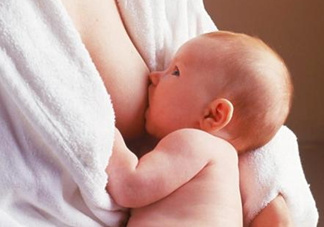 母乳喂養(yǎng)的寶寶大便怎樣正常？母乳喂養(yǎng)的寶寶需要補(bǔ)鈣嗎？