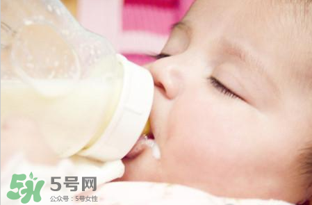 寶寶睡覺吃奶好嗎？寶寶睡覺吃奶怎么辦？