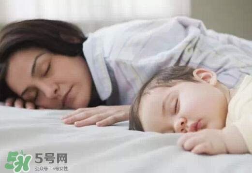 寶寶睡覺出汗多是什么原因？寶寶睡覺的常見誤區(qū)