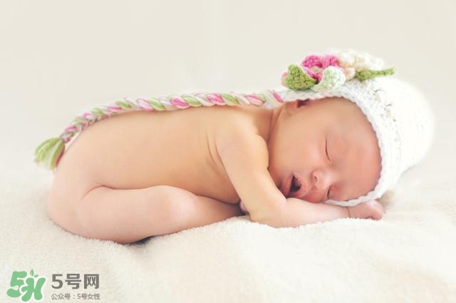 寶寶張嘴睡覺怎么回事？寶寶張嘴睡覺怎么糾正？