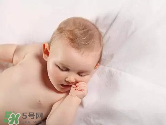 寶寶睡覺不踏實易驚醒 寶寶睡覺不安穩(wěn)原因 寶寶睡覺不踏實易驚醒 寶寶睡覺不安穩(wěn)原因