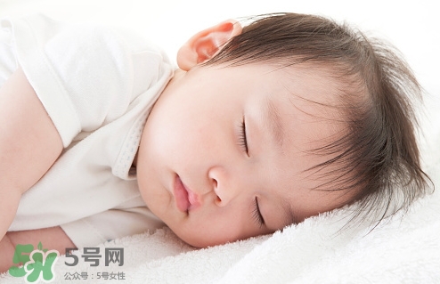 母乳喂養(yǎng)的寶寶需要喂水嗎？母乳喂養(yǎng)的重要性