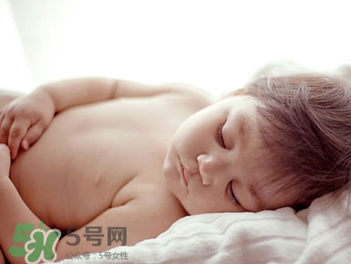 寶寶睡覺不踏實易驚醒 寶寶睡覺不安穩(wěn)原因 寶寶睡覺不踏實易驚醒 寶寶睡覺不安穩(wěn)原因