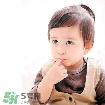 寶寶晚上哭鬧是怎么回事？寶寶晚上哭鬧不睡覺怎么辦？