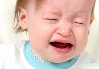 寶寶晚上哭鬧是怎么回事？寶寶晚上哭鬧不睡覺(jué)怎么辦？