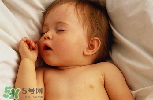 寶寶睡覺突然大哭是什么原因？寶寶睡覺突然哭醒怎么辦？