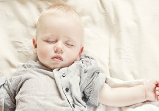 寶寶睡覺(jué)頭出汗是熱嗎？寶寶睡覺(jué)頭出汗是怎么回事？