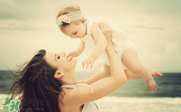 哺乳期可以化妝嗎？哺乳期化妝對(duì)寶寶有影響嗎？