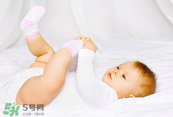 剛出生的寶寶需要枕頭嗎？新生兒需要枕頭定型嗎？