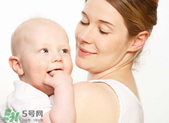 母乳喂養(yǎng)胸部會(huì)變形嗎？如何避免產(chǎn)后乳房變形？