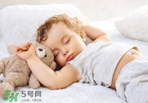 寶寶睡覺頭出汗是熱嗎？寶寶睡覺頭出汗是怎么回事？