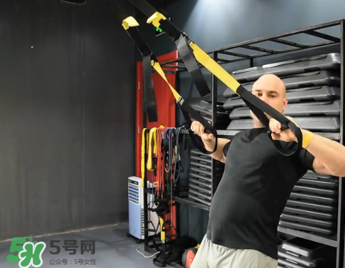 trx劃船一組做多少個(gè)？trx劃船每天做幾組？