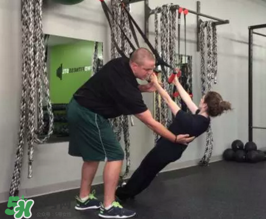 trx劃船一組做多少個(gè)？trx劃船每天做幾組？