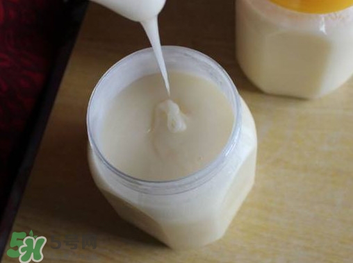 椴樹蜜和百花蜜哪個好？椴樹蜜和百花蜜的區(qū)別