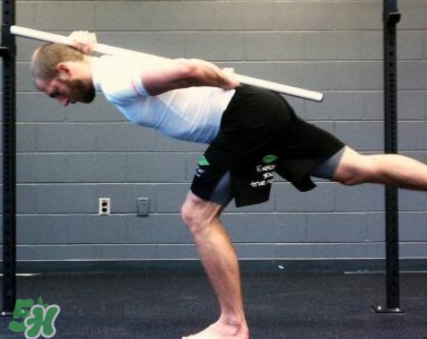 單腳硬拉是練哪里的？單腳硬拉的好處