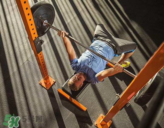 臥推怎么呼吸？臥推這樣呼吸就對了