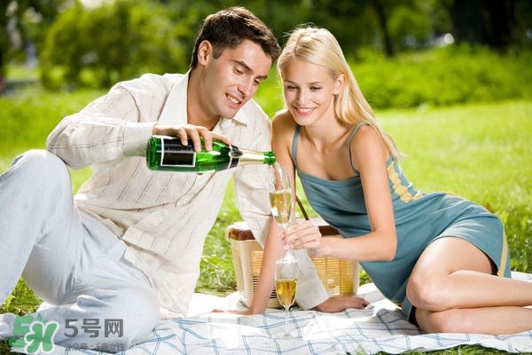 剖腹產(chǎn)后同房為什么會痛出血怎么辦？