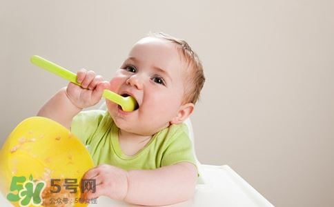 寶寶發(fā)燒出汗可以蓋被子嗎？寶寶發(fā)燒出汗了會退燒嗎？