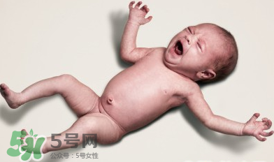 生孩子臍帶怎么剪？臍帶晚剪有什么影響？