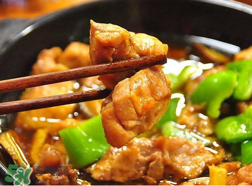 美國(guó)黃燜雞米飯為什么那么貴？美國(guó)黃燜雞米飯多少錢(qián)一份？