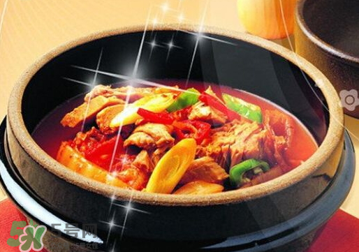 美國(guó)黃燜雞米飯為什么那么貴？美國(guó)黃燜雞米飯多少錢(qián)一份？