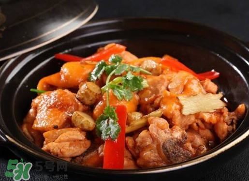 美國(guó)黃燜雞米飯為什么那么貴？美國(guó)黃燜雞米飯多少錢(qián)一份？