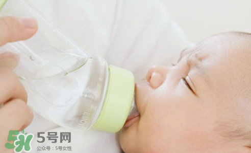 寶寶能喝礦泉水嗎？礦泉水寶寶適合寶寶喝嗎？
