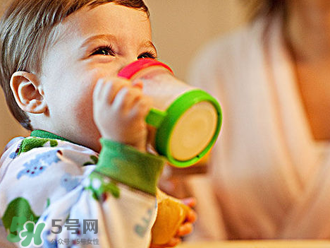 寶寶喝礦泉水好還是自來(lái)水好？寶寶喝哪種水好？