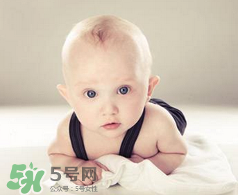 新生兒要多抱抱嗎？新生兒應(yīng)該是多抱還是多躺？